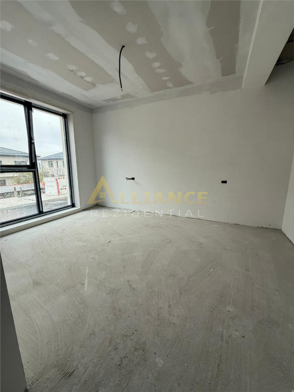 Casa 5 camere tip DUPLEX - 4 bai, Terasa Curte, 250 MP