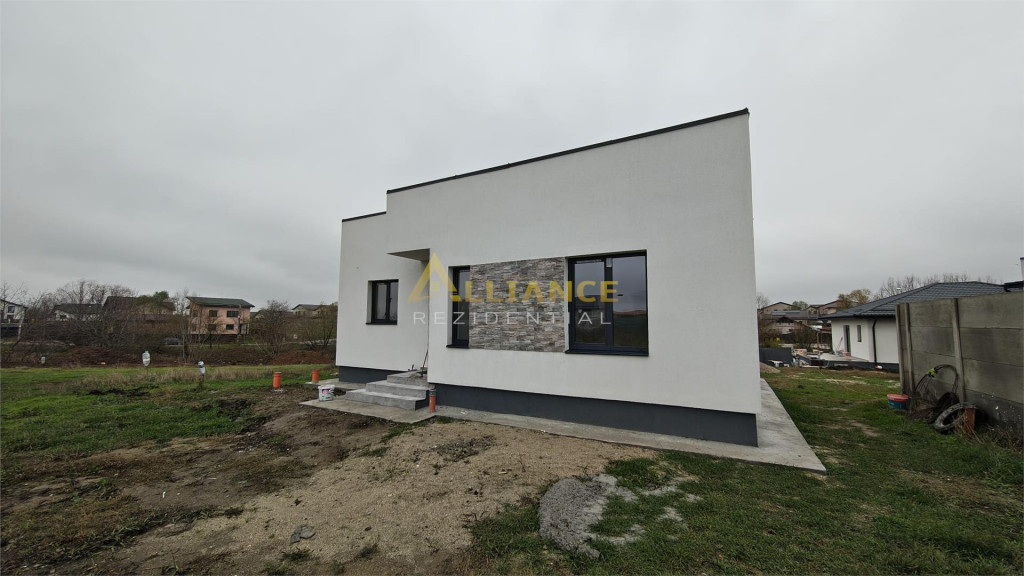 Casa individuala - 3 camere - 2 bai - 378 mp teren