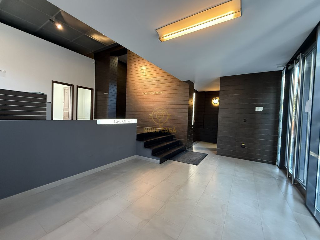 Proprietate unică în Satu Mare – spații de birouri/c...