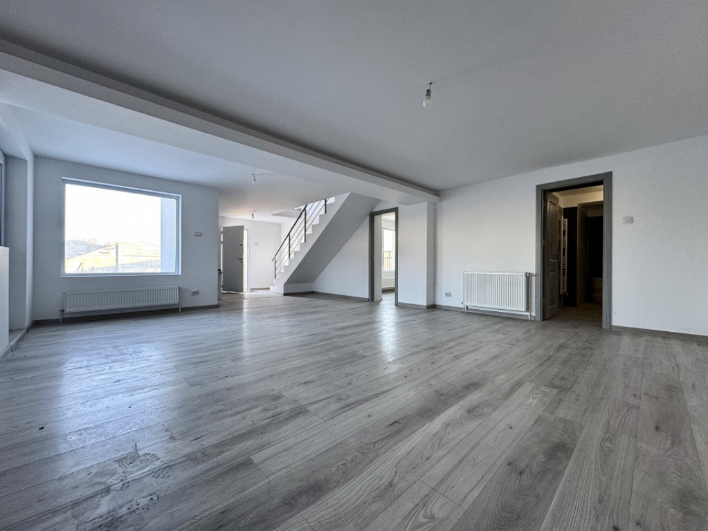 Casă super spaţioasă de 4 camere, 131 mp, în zonă lini?