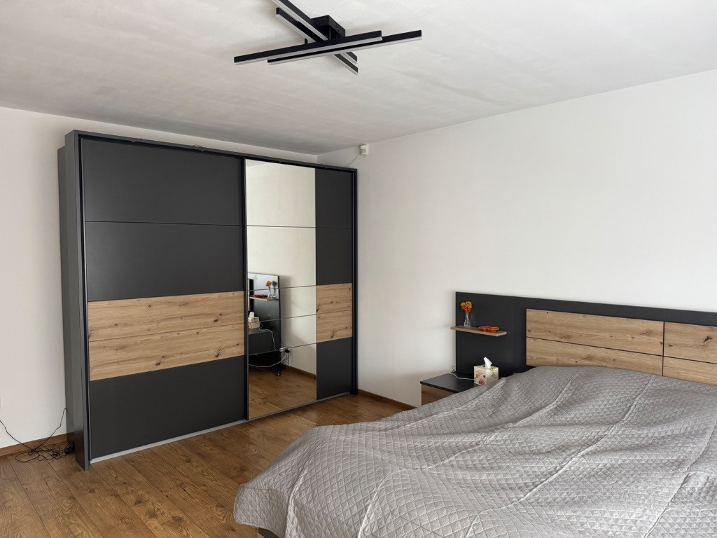 PROPRIETAR - Casa insiruita (pe colt)