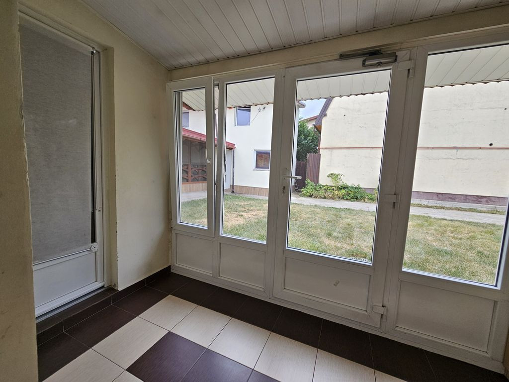 Casa 4 camere - curte 400mp Sector 4 - Luica -Giurgiului ...