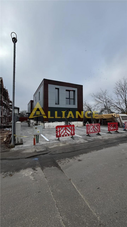 Vila 4 camere de – aproape de Mega Image si campus scolar