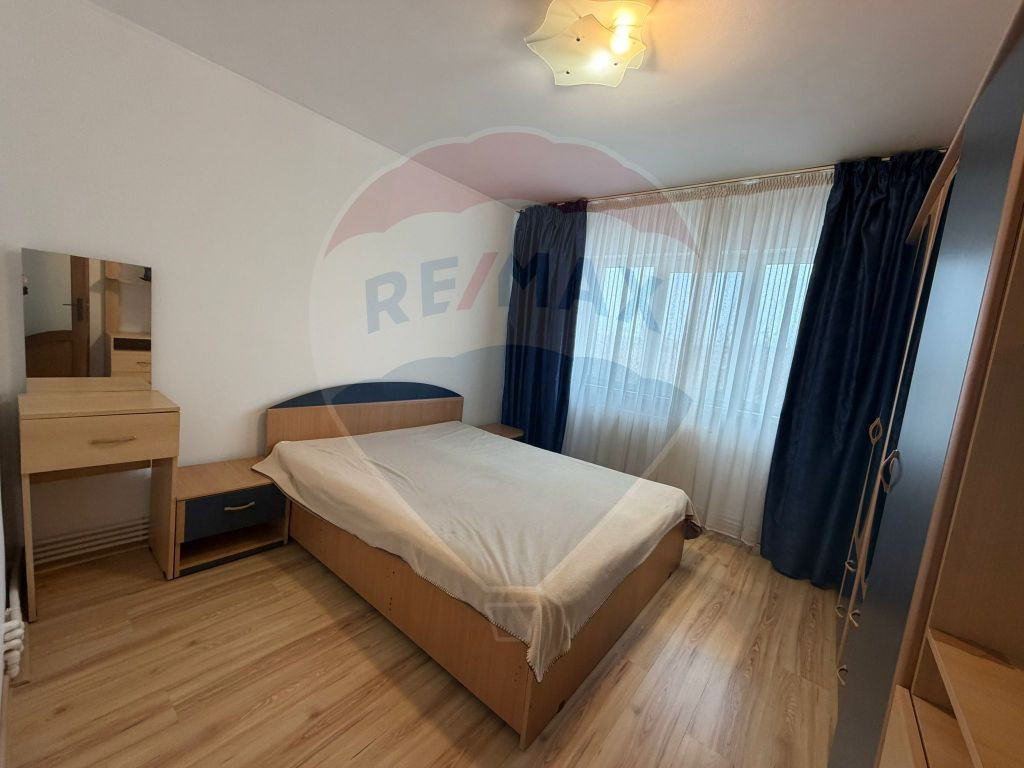 Apartament cu 3 camere de inchiriat