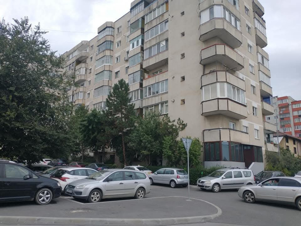 Apartament 3 camere decomandat intre lacuri, Aurel Vlaicu 62