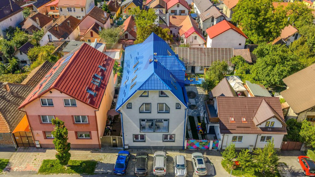Hotel / Pensiune cu 14 camere de închiriat în zona Astra