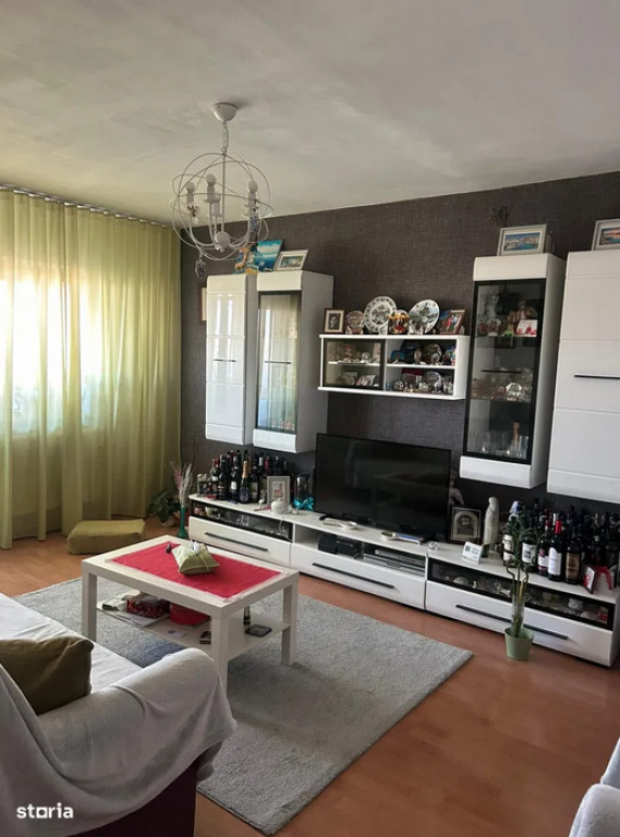 Apartament 2 camere, decomandat - zona Tractorul