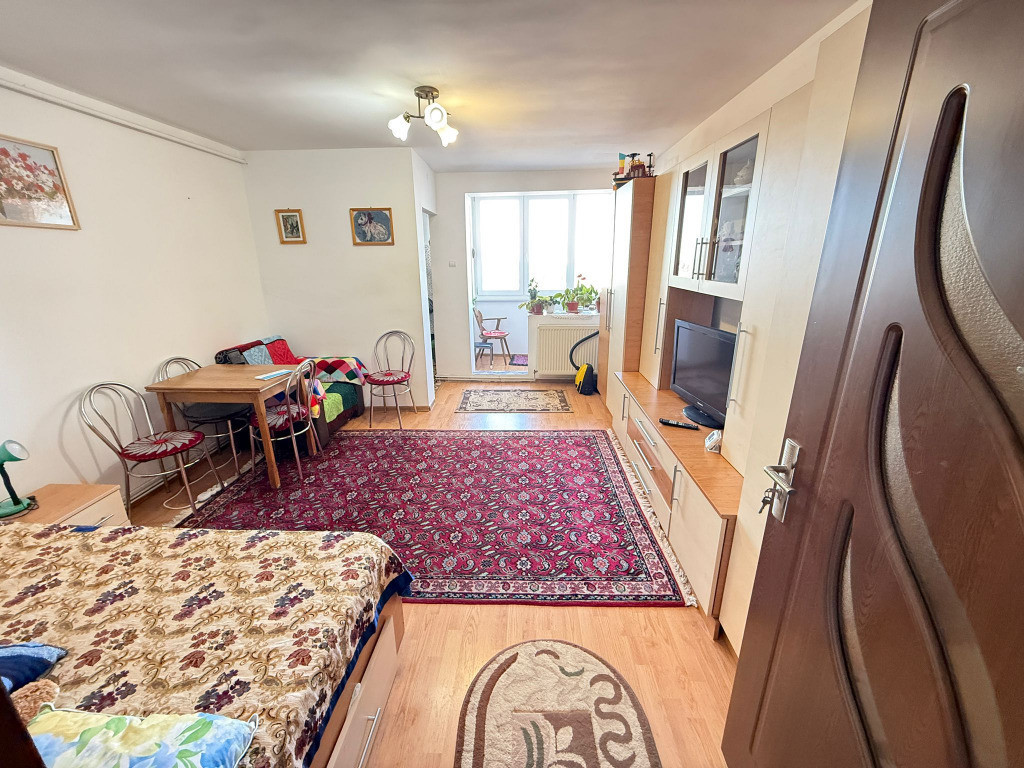 Apartament 3 camere, decomandat - zona Astra