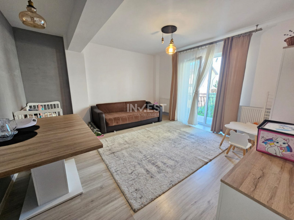 APARTAMENT 2 CAMERE DECOMANDAT, CURTE 42 MP CU LOC DE PARCAR