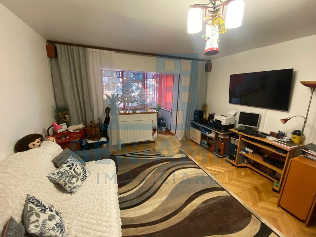 Apartament 3 camere semidecomandat, parter, Lapus, centra...