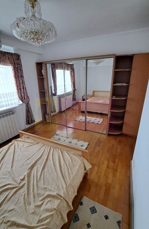 Inchiriere apartament 3(din4)camere pe bd Decebal, metrou...