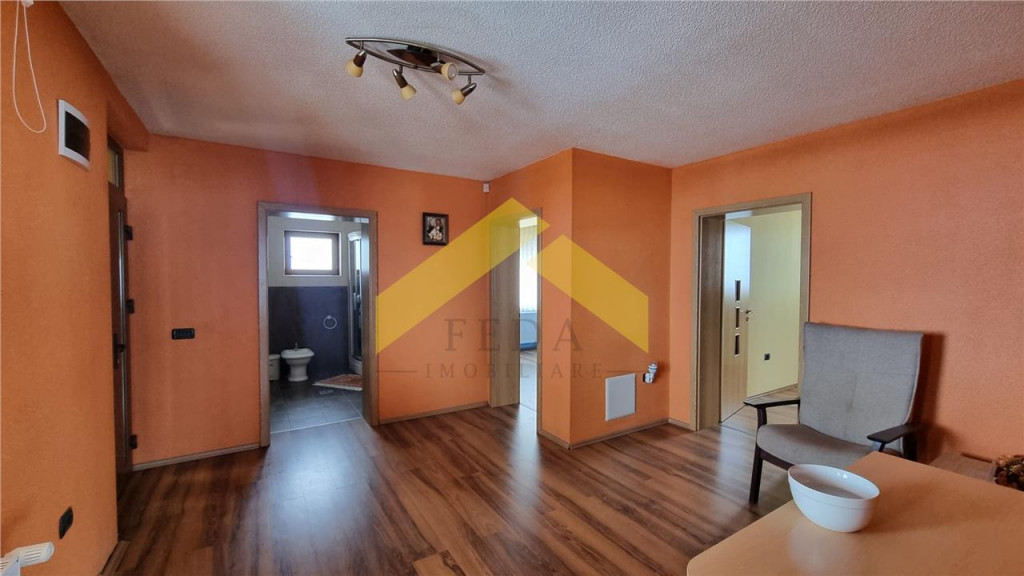 Casa cu etaj in Zadareni de