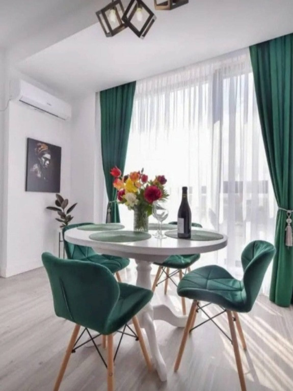 Mamaia Nord , 2 camere , mobilat , utilat .