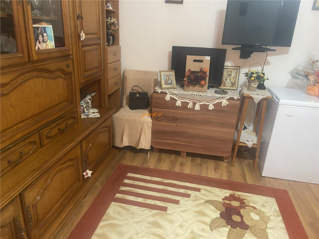 Apartament 2 camere , cartier Sud , et 2/4 ,decomandat , imb