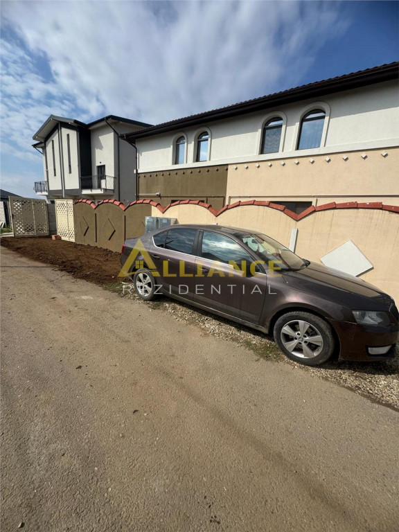 VILA COMPLET MOBILATA STRADA ASFALTATA 5 CAMERE