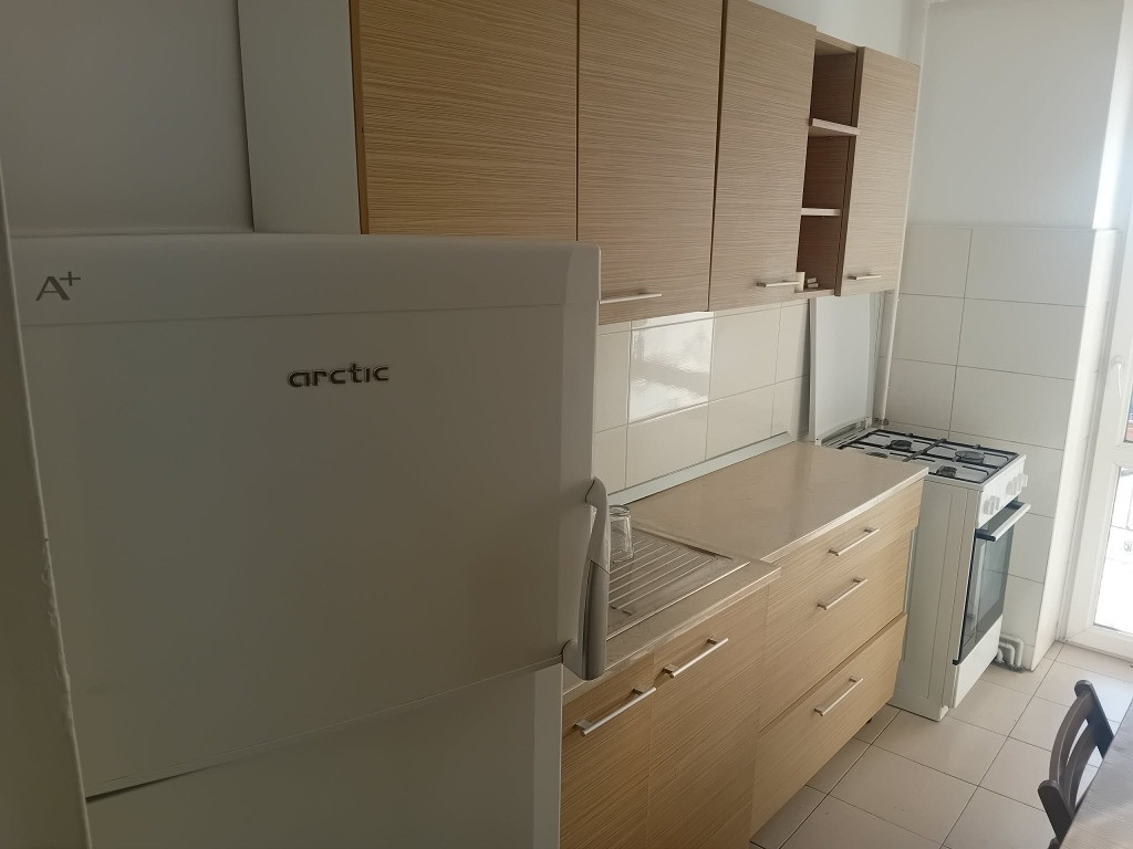 Apartament 2 Camere CENTRAL 48mp etaj 3 semimobilat centrala termopan