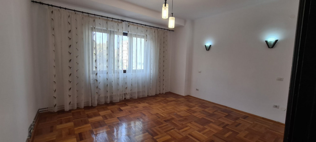 4 camere - Armeneasca - locuinta/birouri