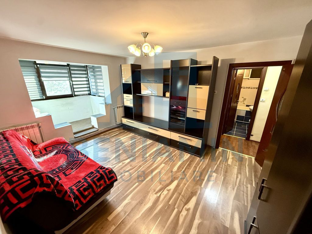 2 camere - etaj 3 - centrala proprie - apa separata - Cra...