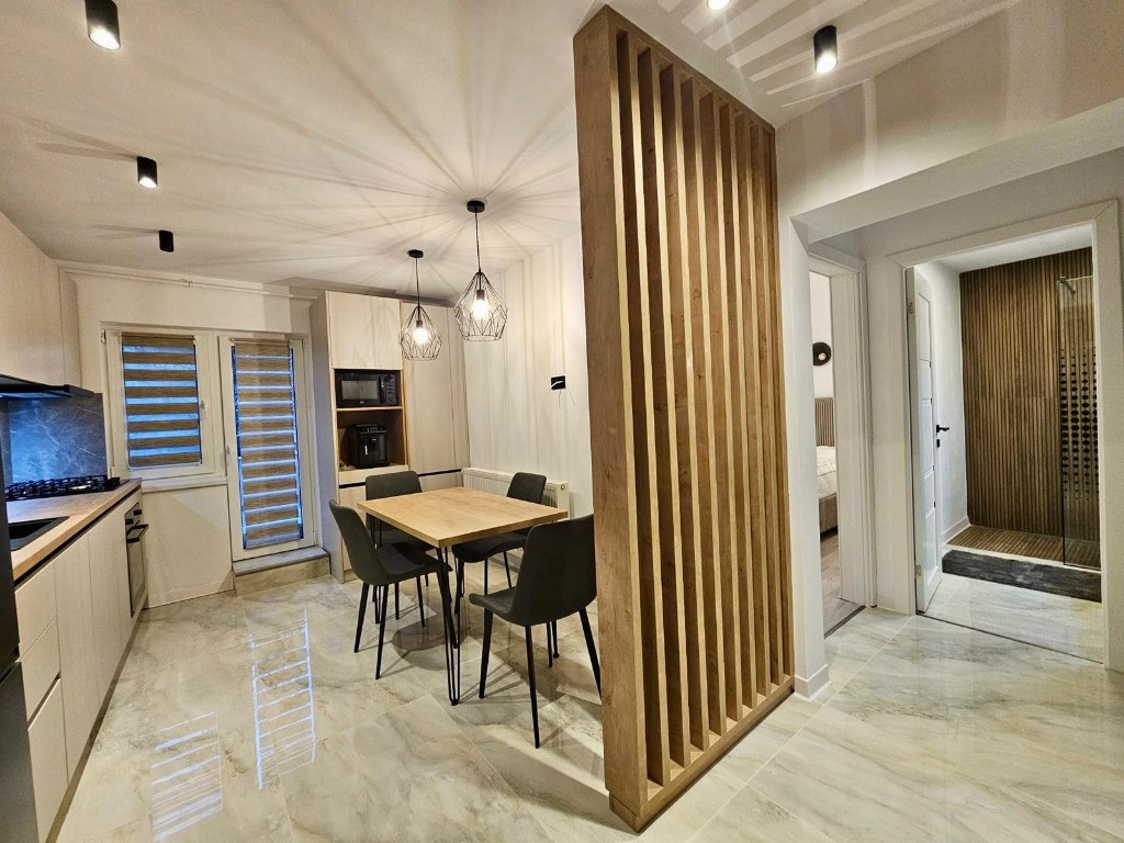 Apartament 2 camere de lux,decomandat, etaj 1, zona Decebal