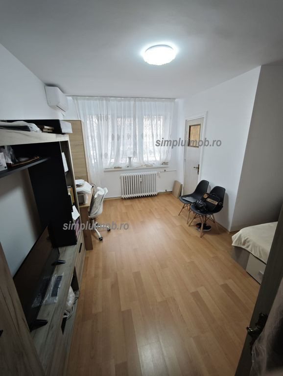 Garsonieră decomandată Complet renovată Titan – Sect...