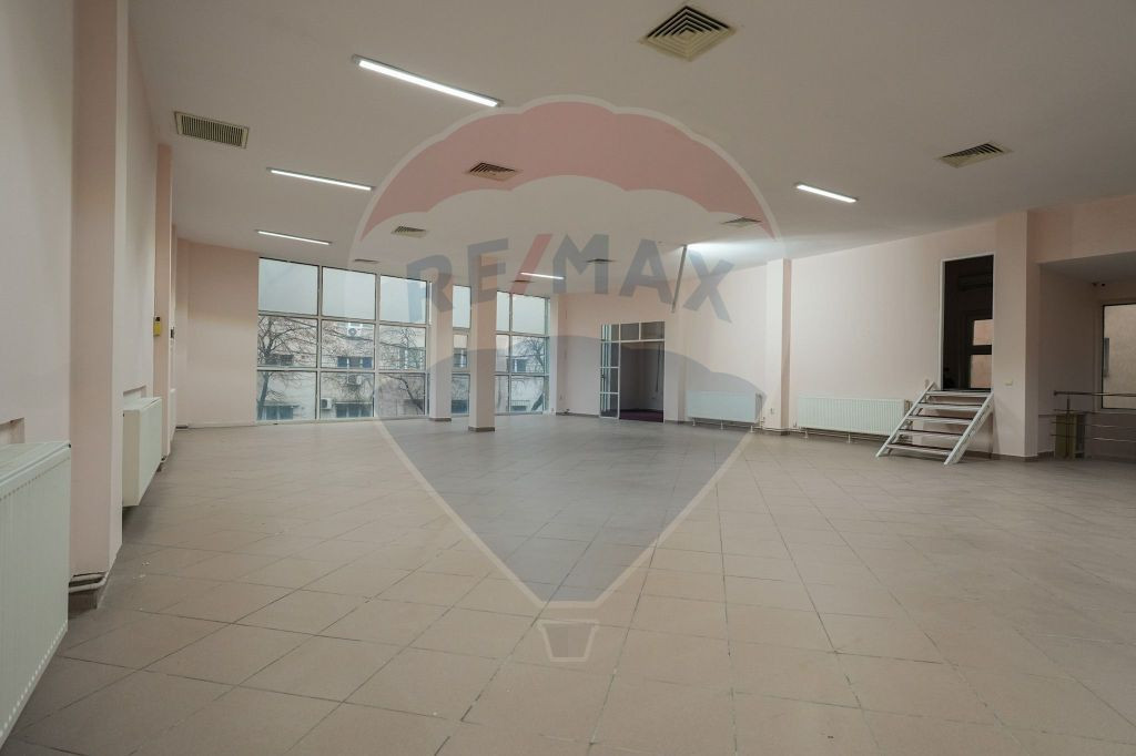 De Inchiriat Spațiu de birouri de 258mp în zona Baba No...