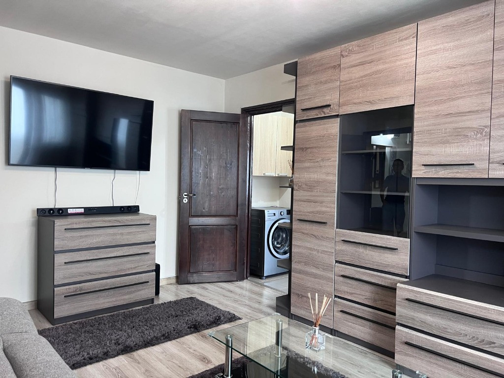 Apartamnet o camera,zona Maxxa