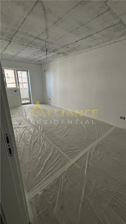 Garsonier? decomandat?, etaj 2, bloc nou, M. Ap?r?torii Patr