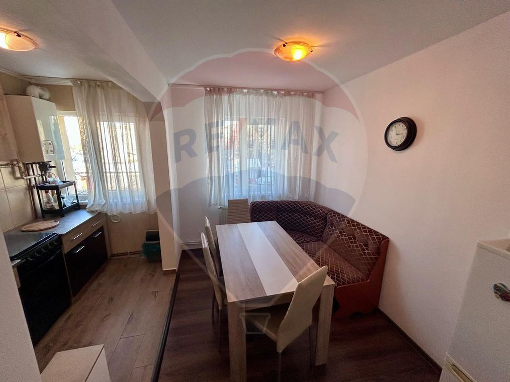 Apartament primitor de închiriat, complet mobilat, zonă...