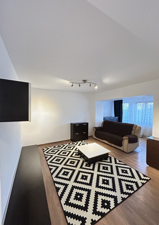 Închiriez casă zona Nord