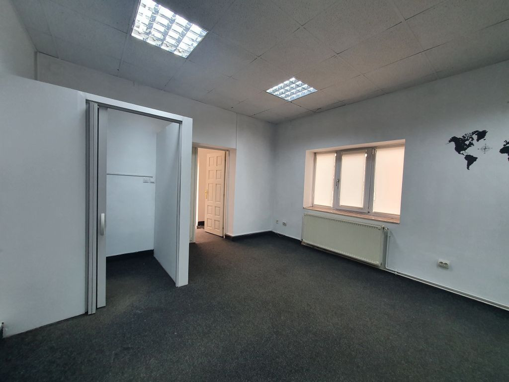 Spatiu comercial 39,22 mp + 18,17 mp pivnita + curte 18 m...