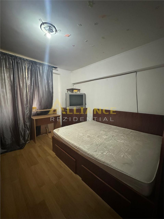 3 camere la 3 minute de mers in Bd.Brancoveanu.