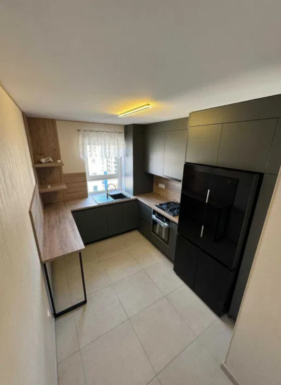 Apartament 3 camere, decomandat - zona Tractorul