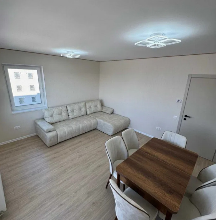 Apartament 3 camere, decomandat - zona Tractorul