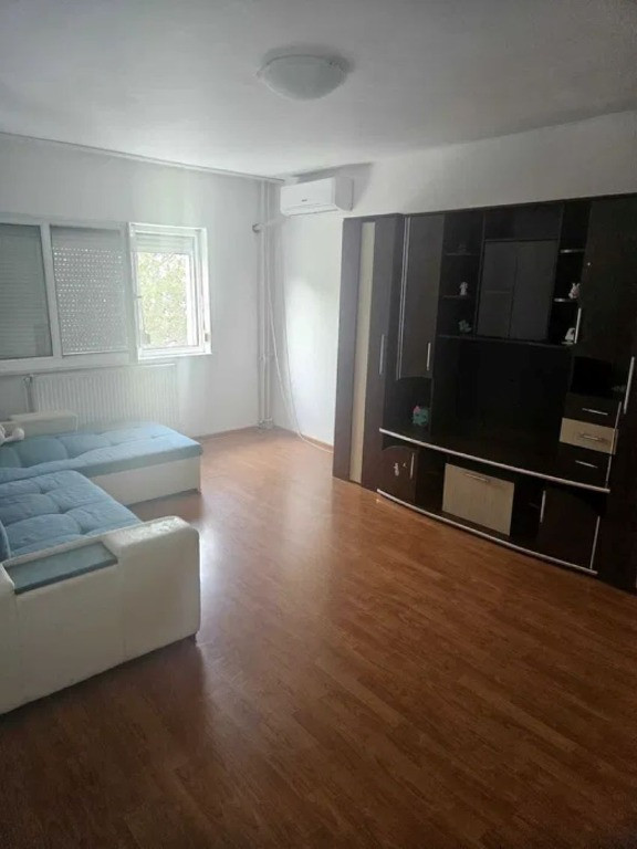 Apartament cu 3 camere in zona I.C.Frimu