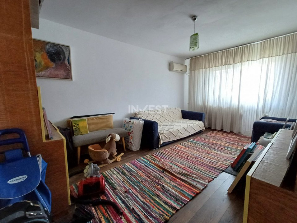 Apartament 3 camere spațios, 70 mp, 2 băi, balcon și pod