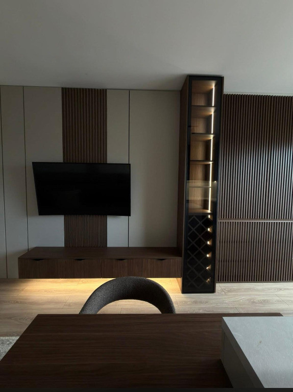 Apartament 2 camere, decomandat - zona Tractorul