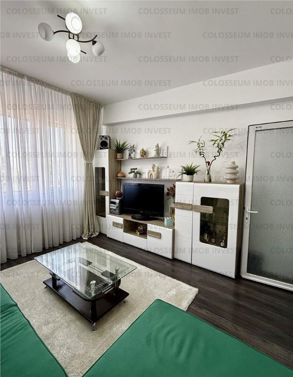 Apartament 2 camere, semidecomandat - zona Astra