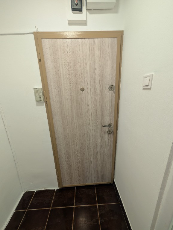 Persoana fizica vând garsoniera