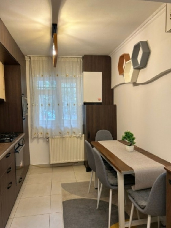 Apartament 4 camere decomandat, 80mp, zona Fizicienilor, 180.000euro