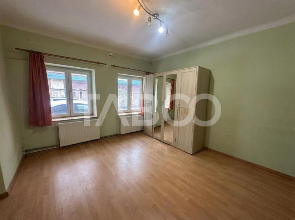 Garsoniera de vanzare cu loc de parcare in curte Podul Minci