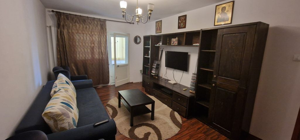 Zona Dacia, 3 camere decomandate, suprafata 72mp