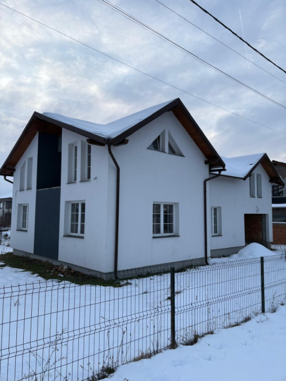 Casă în Tăuții-Măgherăuș – 5 camere, încălzire î