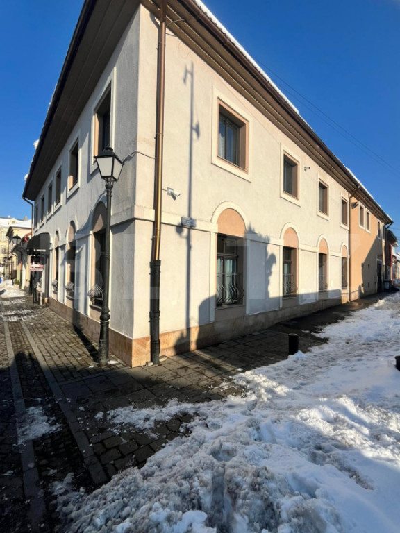 Investiție Premium: Bistro, Casă și Birouri în Centrul I