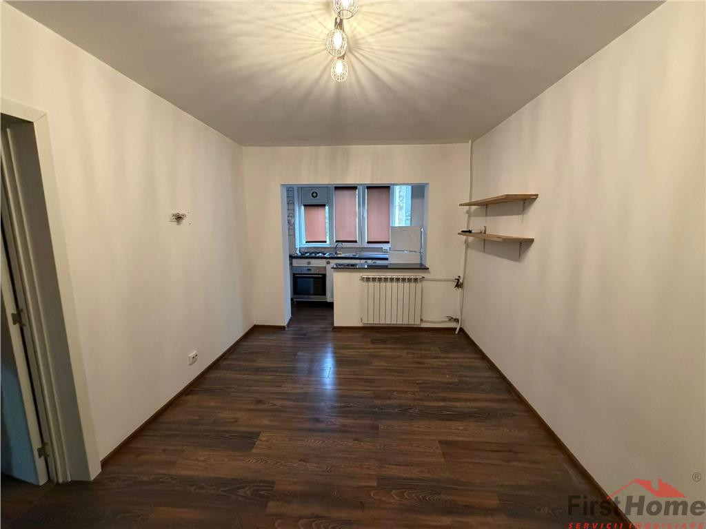 Garsoniera parter, de in zona Centrala - Bucegi - Sala Poli