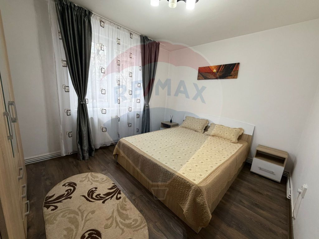 Apartament cu 3 camere de închiriat în zona Valea Rosie