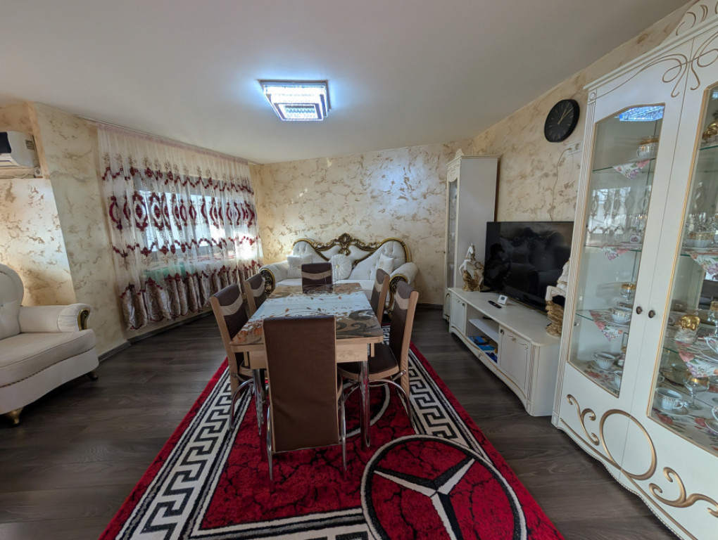 Apartament 3 camere Lalelelor Bacău, 60.000 negociabil