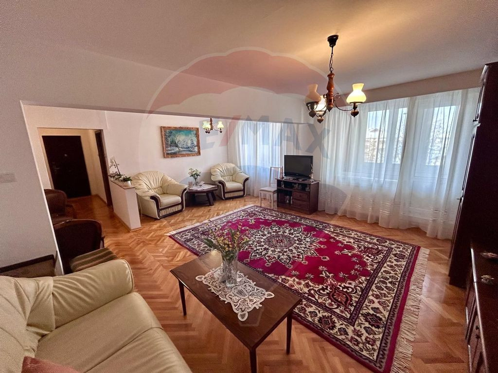 Apartament cu 4 camere de inchiriat- zona ULTRACENTRALA