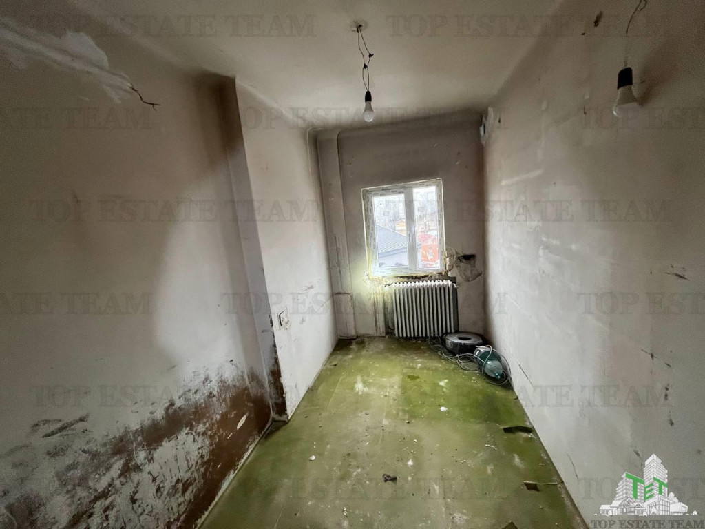 2 garsoniere adiacente la rosu pe Calea Grivitei, etaj 4