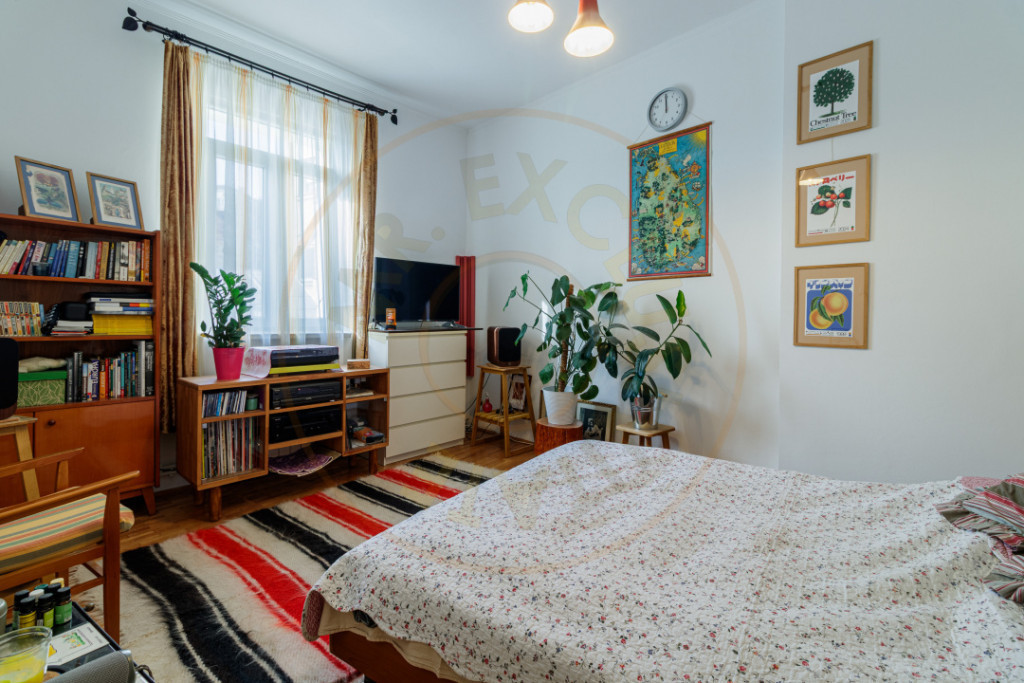 Apartament intr-o casa interbelica.