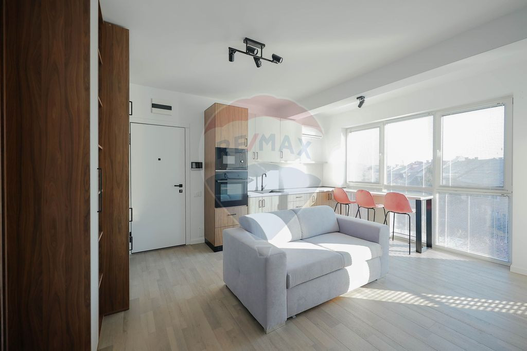 Apartament de închiriat cu 2 camere și parcare, ultrace...